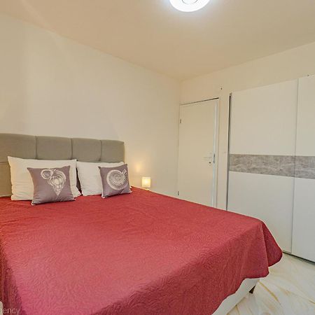 Ivica Super Comfortable, Newly Furnished Apartment In A Top Location Metajna Exterior photo